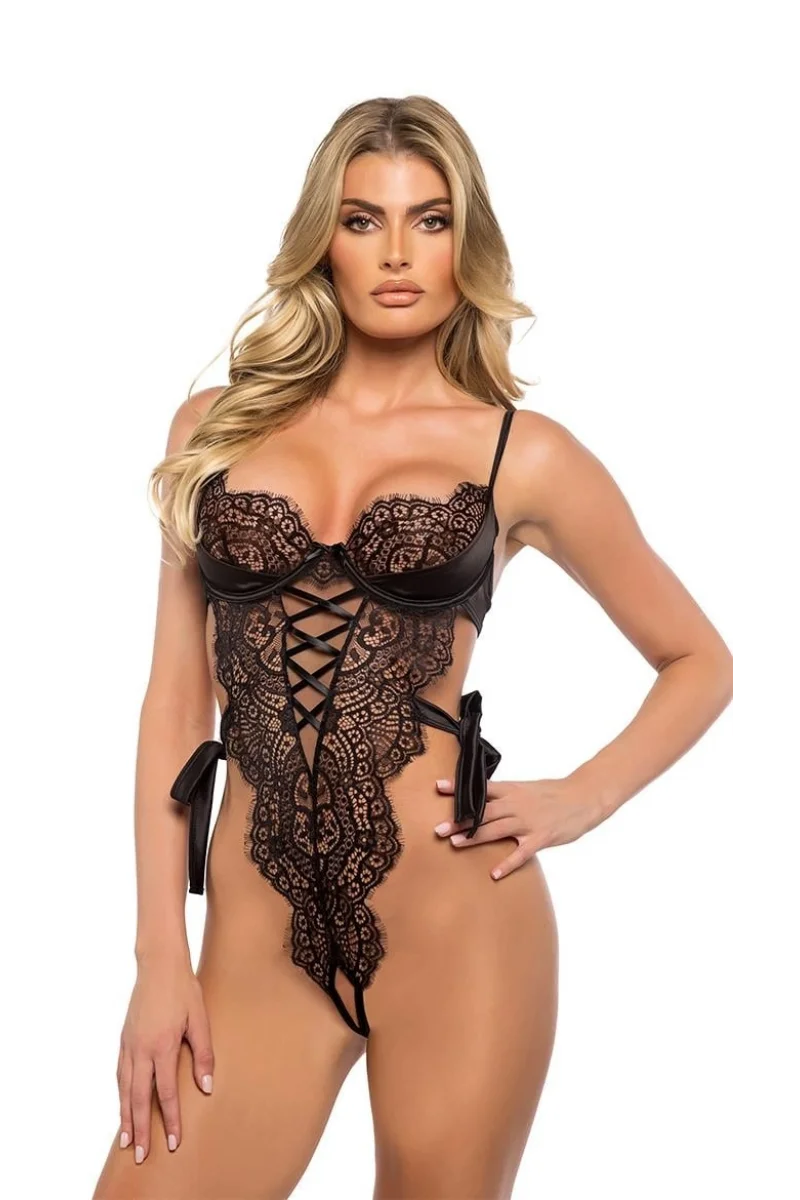 Noir Elegance – Modern Dantelli ve İpek Dokulu Lüks Şortlu Gecelik Takımı