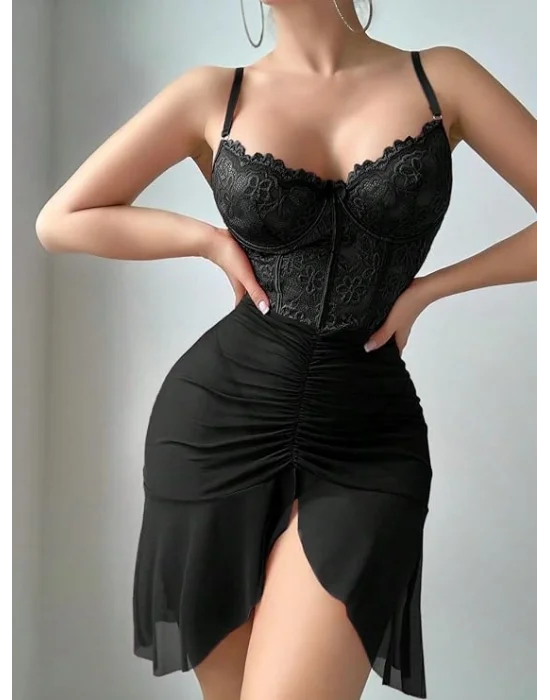 Siyah Floral Dantel İşlemeli ve Yan Yırtmaçlı Fantezi Gecelik | Noir Passion Serisi