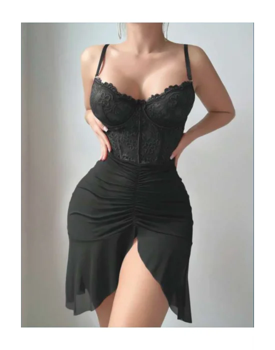 Siyah Floral Dantel İşlemeli ve Yan Yırtmaçlı Fantezi Gecelik | Noir Passion Serisi