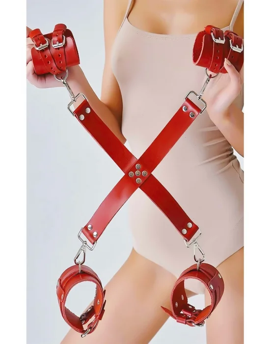 Siyah Dantel Detaylı Yırtmaçlı Mini Gecelik ve Tanga Seti | Sofistike Cazibe