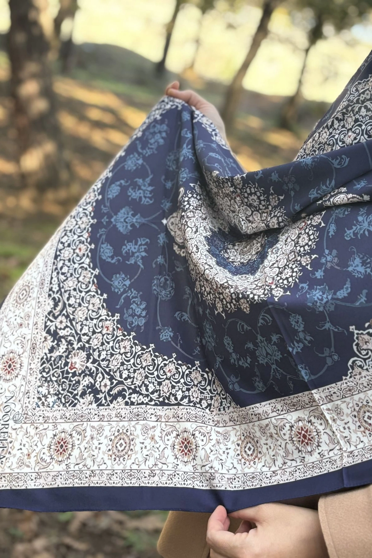 Mirabel - Floral ve Geometrik Desenli Şal - Lacivert