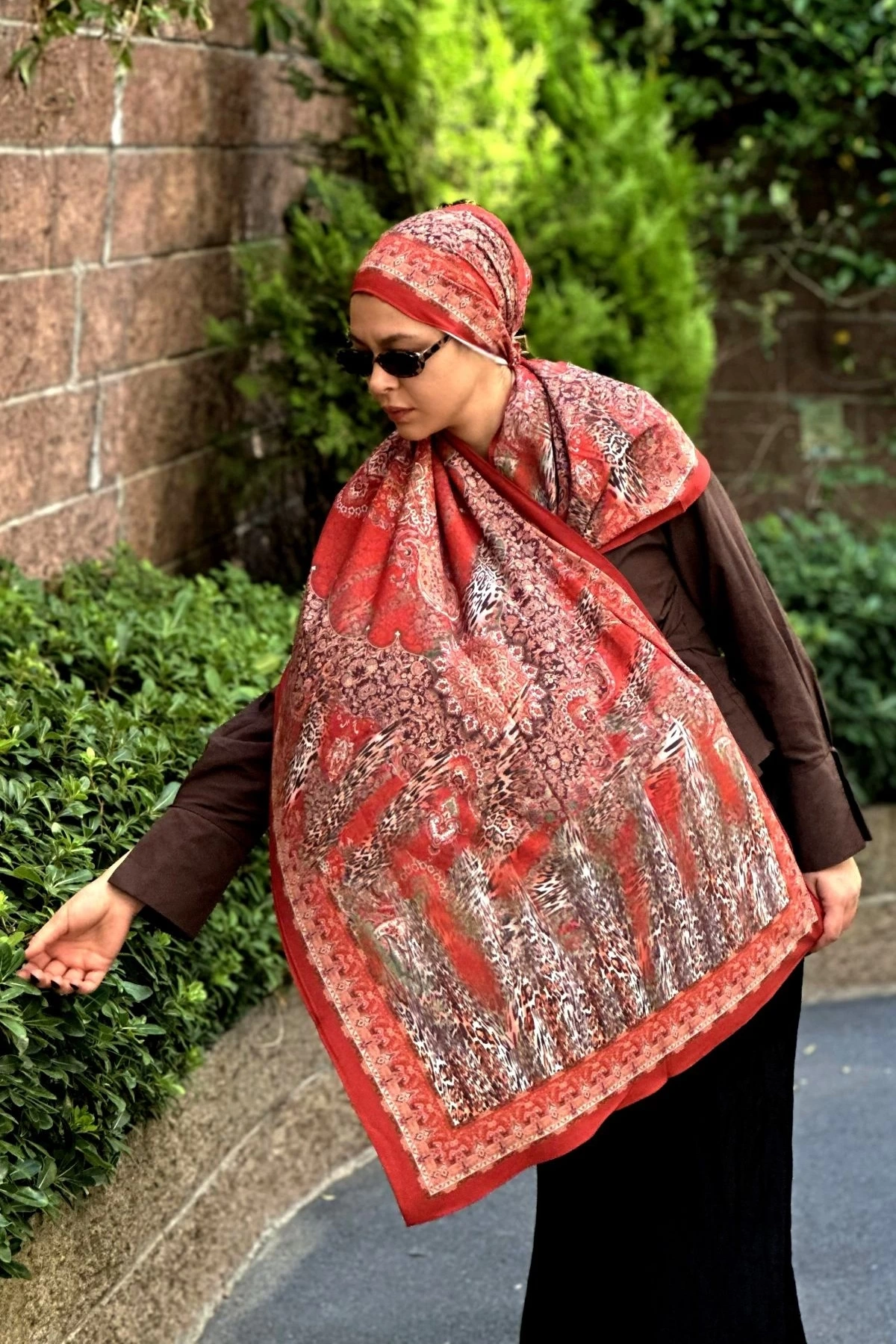 Liora - Retro Leoparlı Desen Şal - Kırmızı