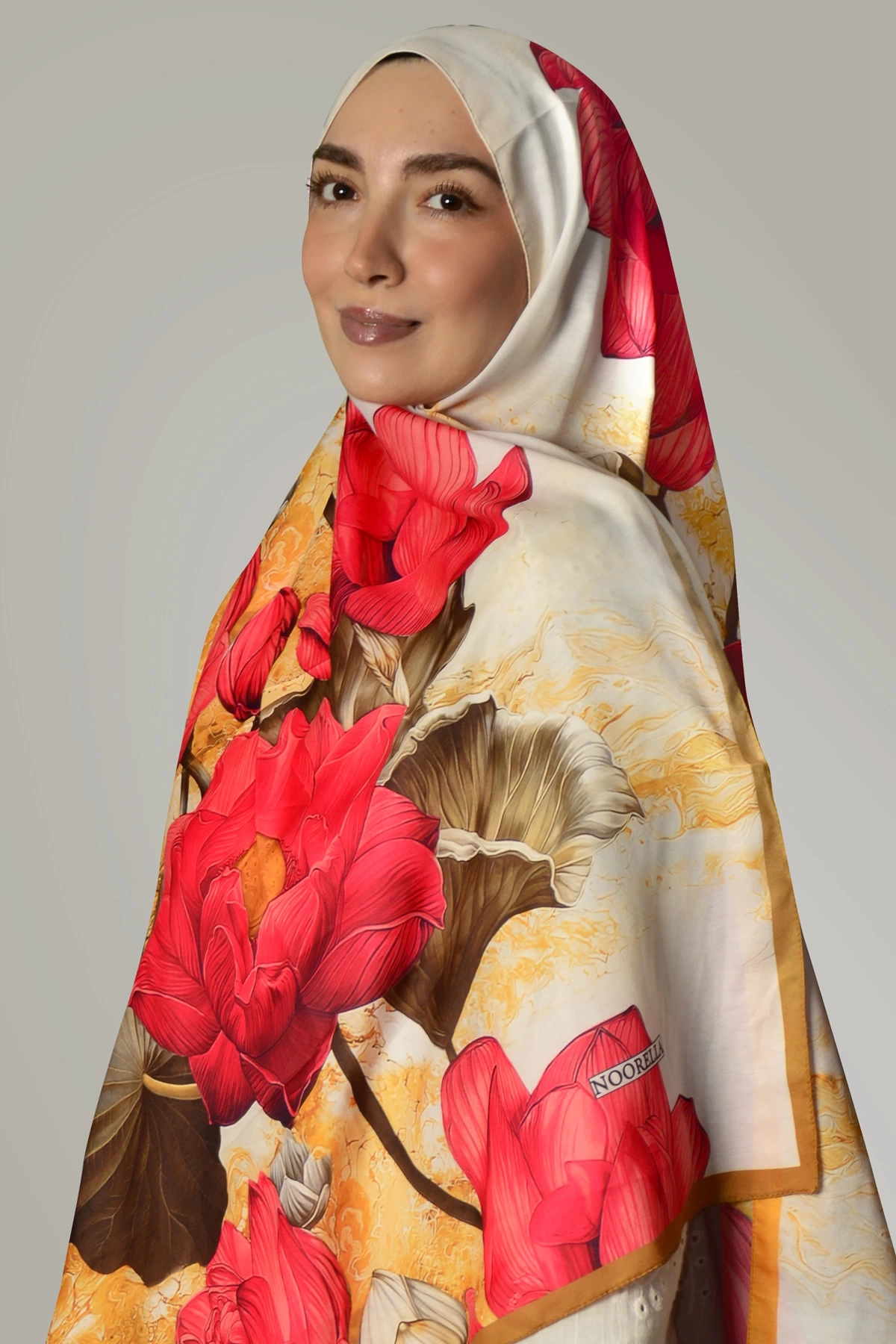 Raya Şalı – Güçlü Desenlerle Modern Zarafet