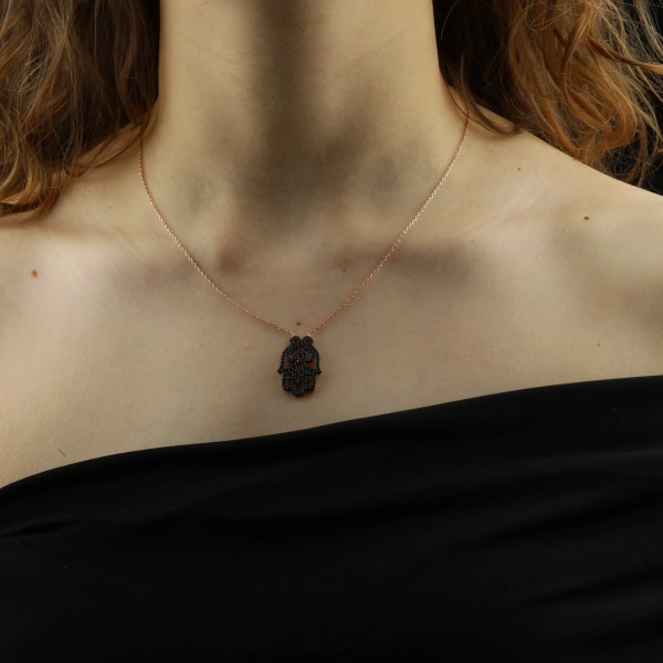 Siyah Taşlı Fatma Ana Eli Gümüş Kolye