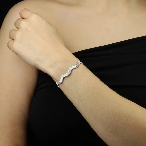 Işıltılı Taş Detaylı Modern Gümüş Bileklik