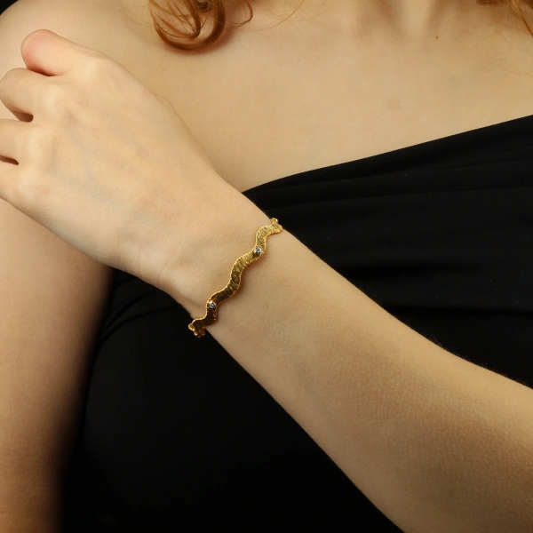 Işıltılı Taş Detaylı Modern Altın Kaplama Gümüş Bileklik