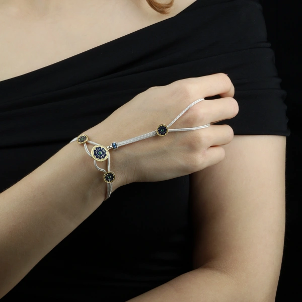 925 Ayar Kadın Çiçek Motifi Mineli Gümüş Şahmeran