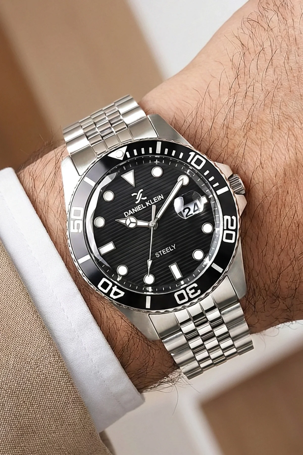 Daniel Klein Çelik Kordon&Kasa Takvimli Erkek Kol Saati Bileklik Hediyeli Gümüş-Siyah zmdk1212