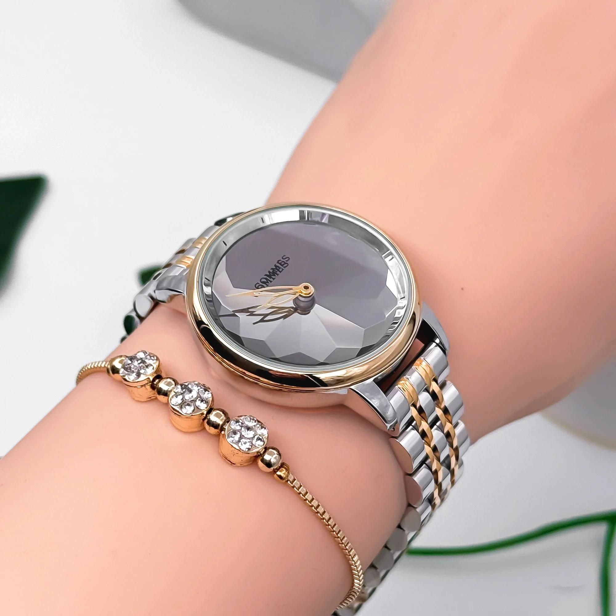 Commes Çelik Kordon&Kasa Kadın Kol Saati 3 Atm Su Geçirmez Gold-Gümüş zmcms040