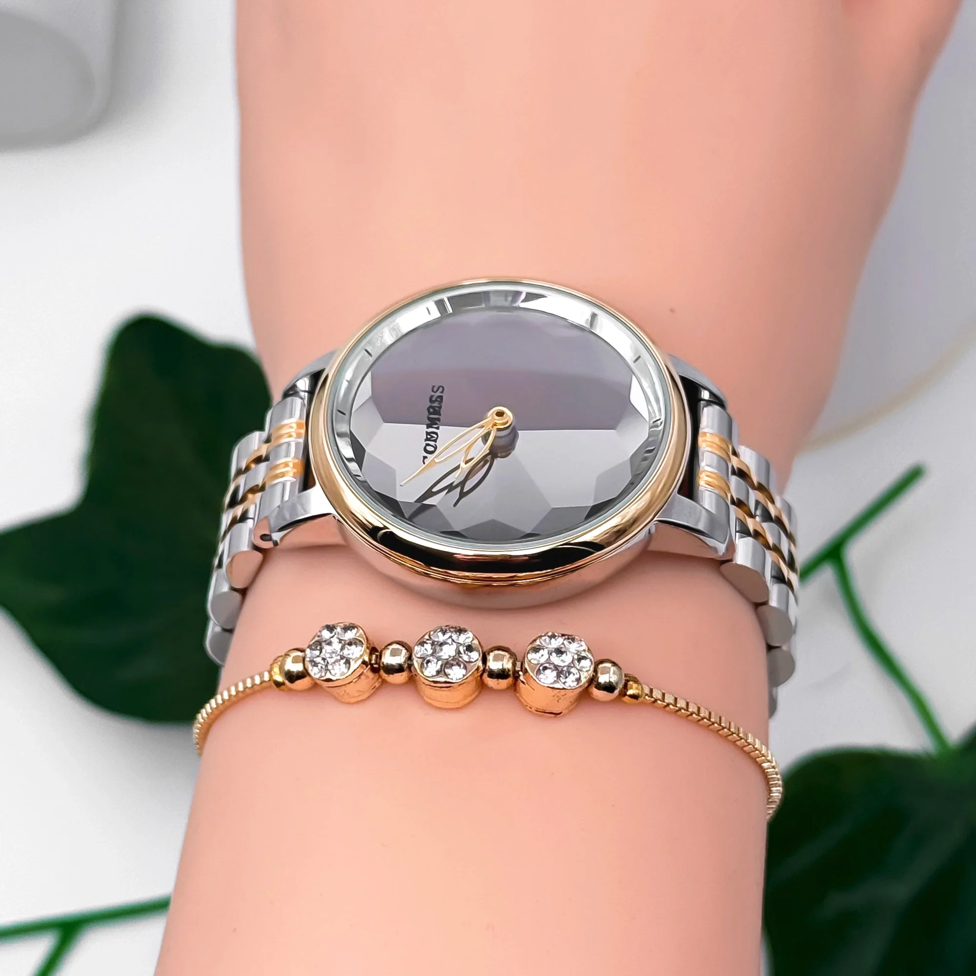 Commes Çelik Kordon&Kasa Kadın Kol Saati 3 Atm Su Geçirmez Gold-Gümüş zmcms040