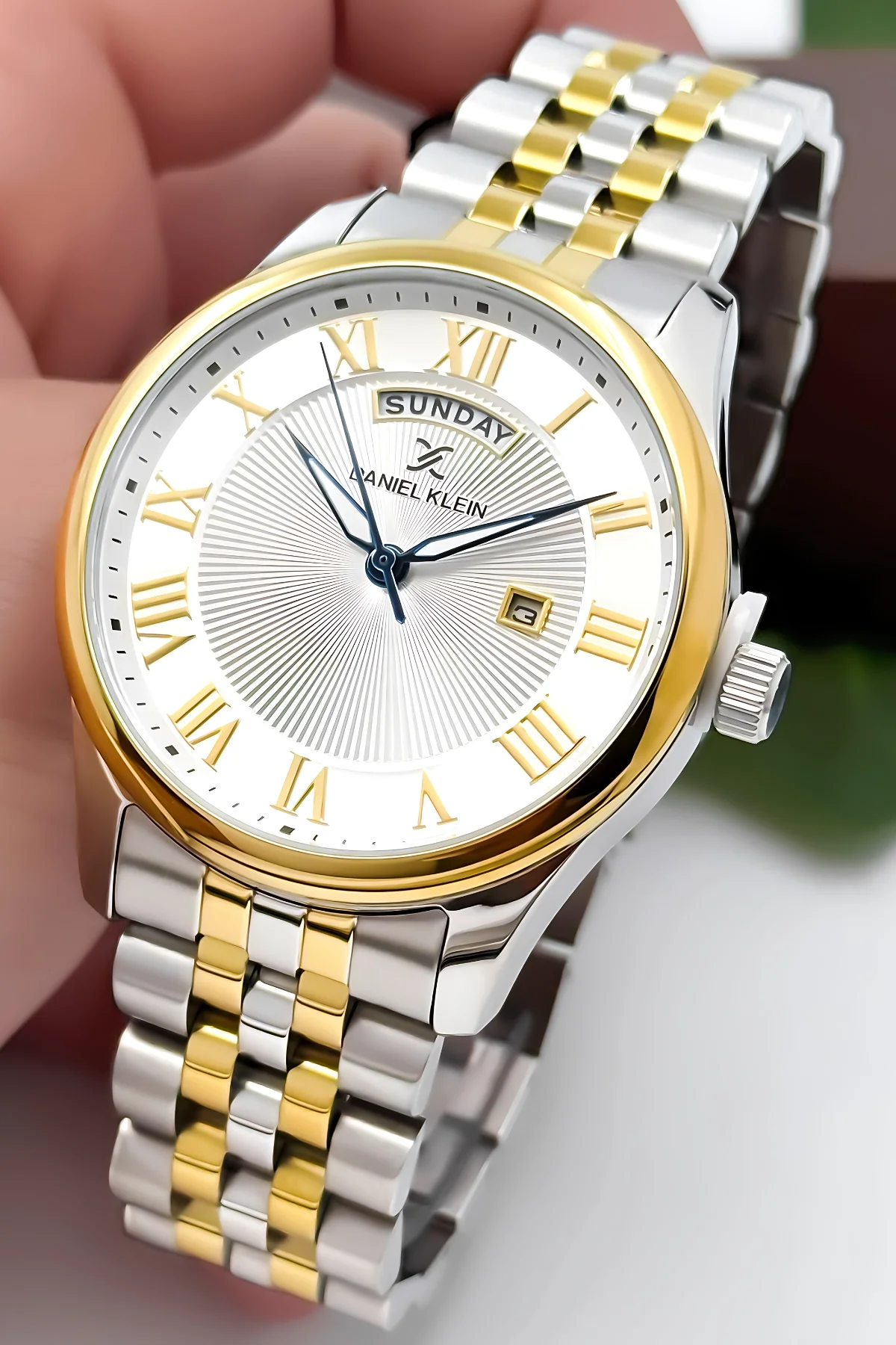 Daniel Klein Erkek Kol Saati – Takvimli, Çelik Jübilee Kordon, 44MM Kasa Gümüş-Gold zmdk1129