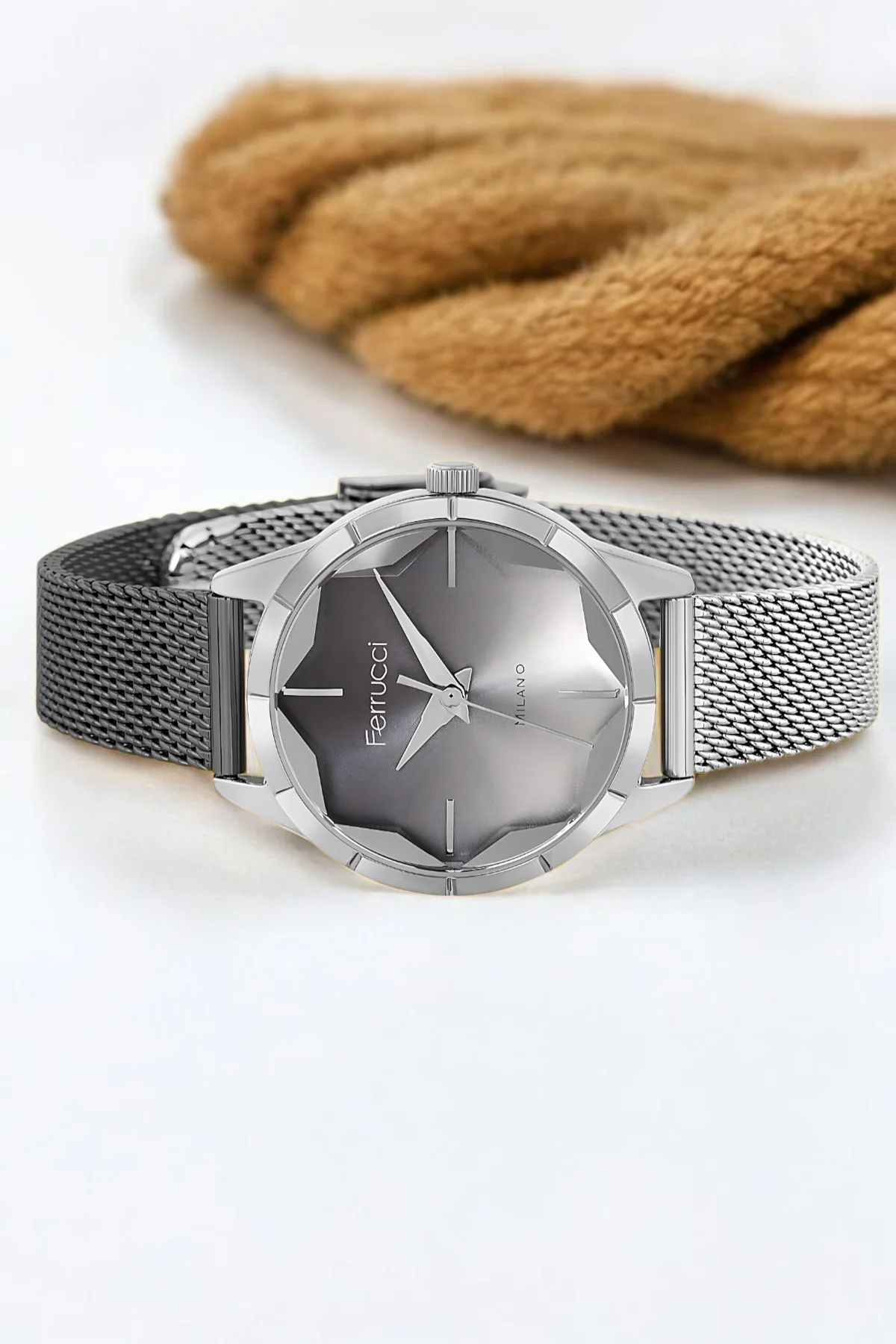 Ferrucci Çelik Hasır Kordon Çelik Kasa Kadın Kol Saati, 3 ATM Su Geçirmez Gümüş-Siyah zmfer170