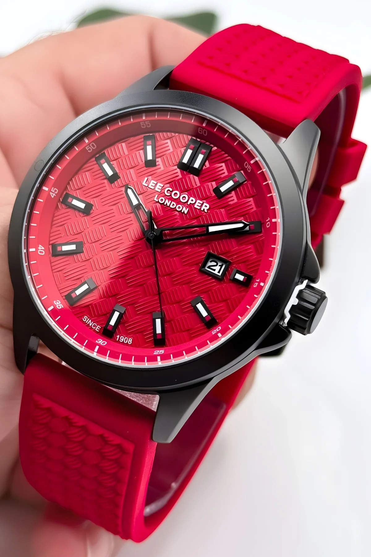 Lee Cooper LC07859.688 Kırmızı Renk Silikon Kordon Siyah Renk Çelik Kasa Erkek Kol Saati ZMLC005