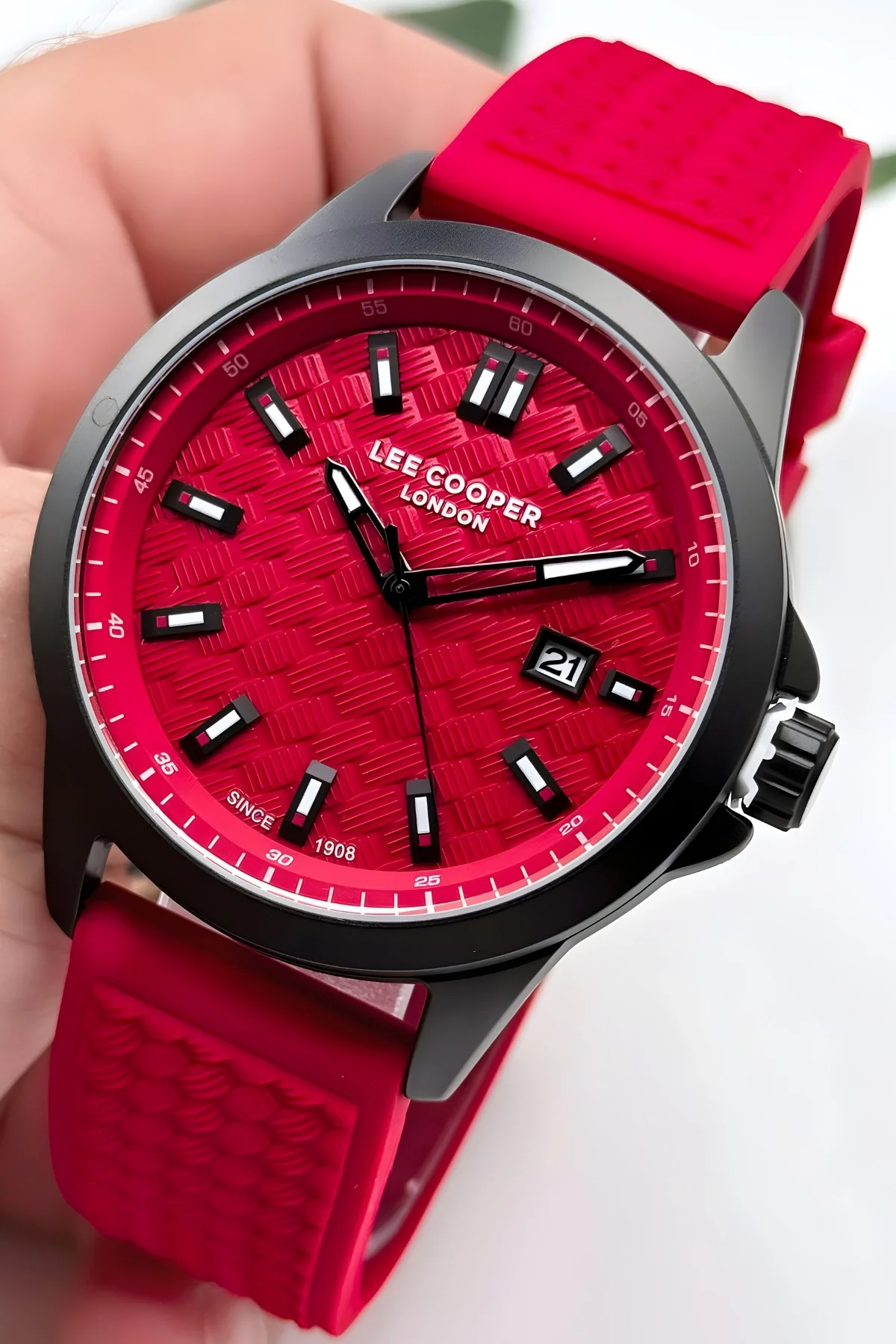 Lee Cooper LC07859.688 Kırmızı Renk Silikon Kordon Siyah Renk Çelik Kasa Erkek Kol Saati ZMLC005