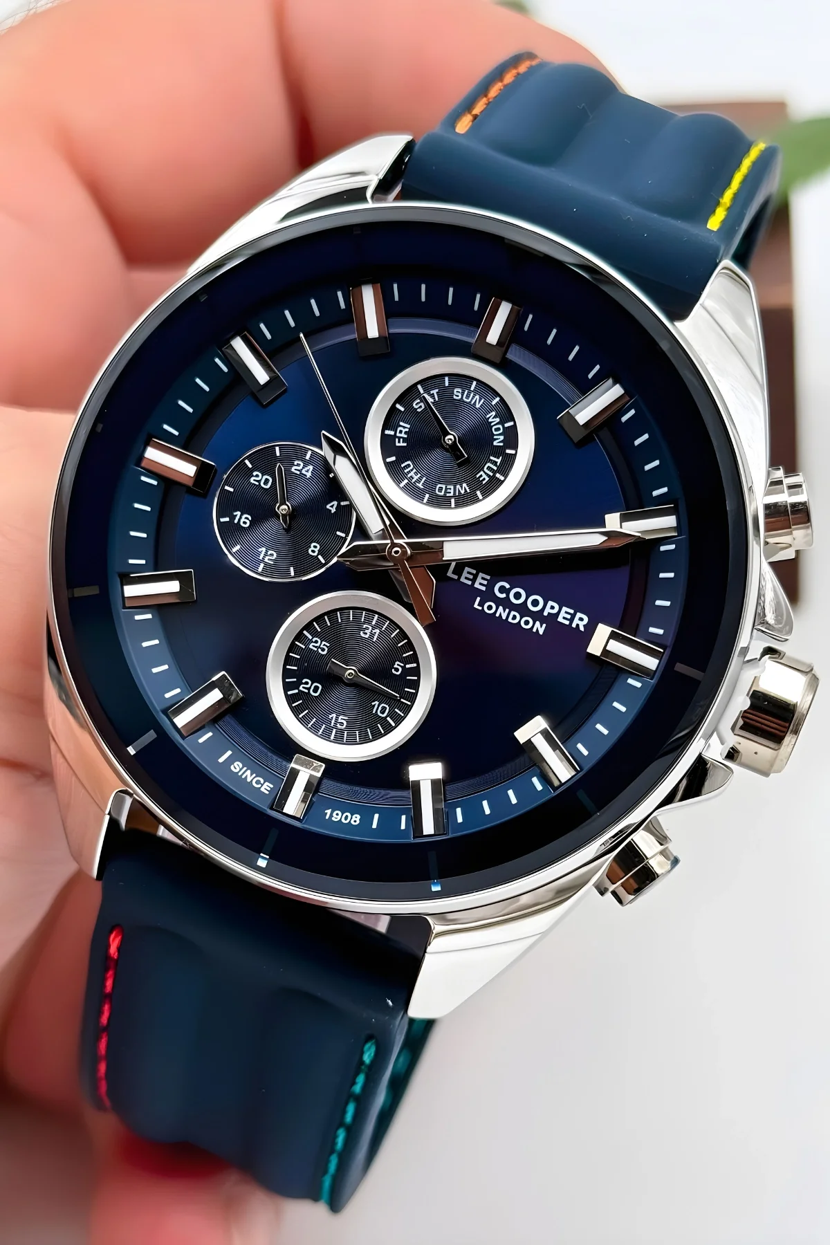 Lee Cooper LC07881.399 Lacivert Renk Silikon Kordon Gümüş Renk Çelik Kasa Erkek Kol Saati ZMLC006