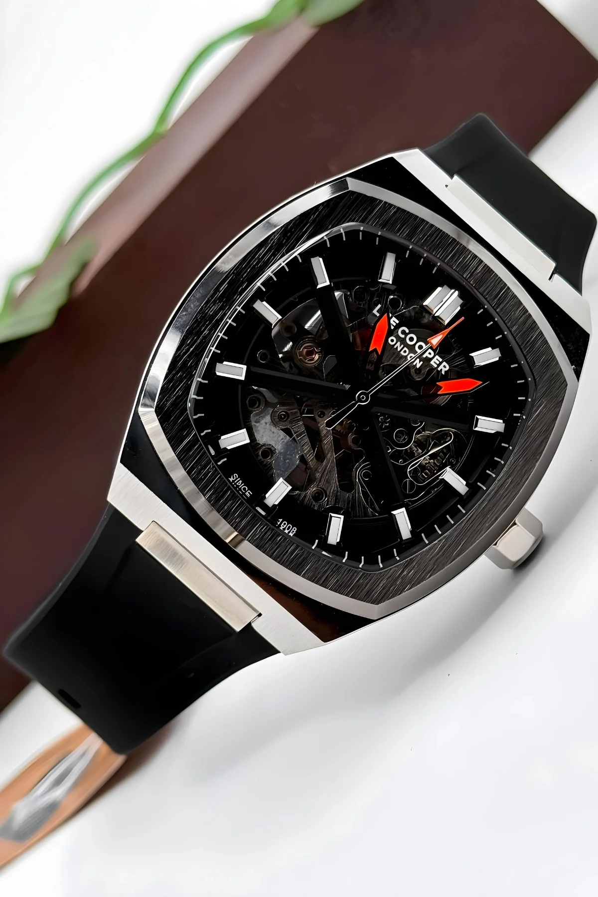 Lee Cooper Silikon Kordon Otomatik Erkek Kol Saati LC07902.351 Siyah-Gümüş ZMLC001