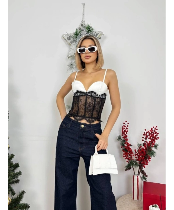 Beyaz Dantelli Saten Askılı Büstiyer.