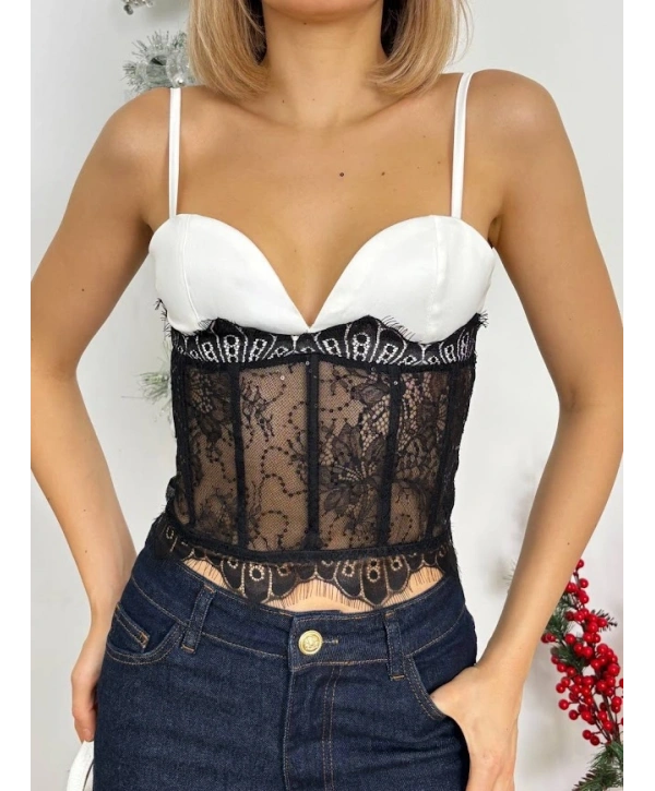 Beyaz Dantelli Saten Askılı Büstiyer.