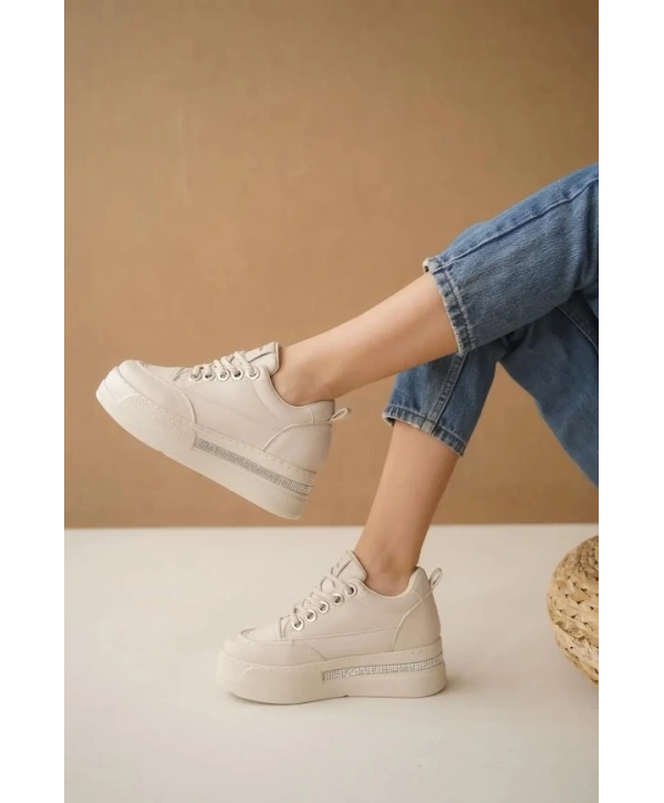 Taş Detaylı Spor Ayakkabı