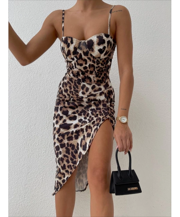 Yırtmaçlı leopar elbise