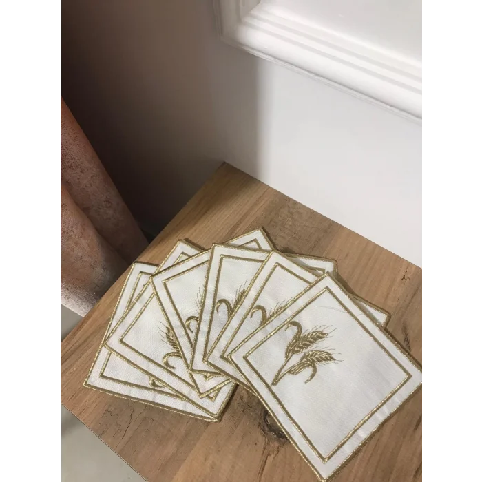 SERVILLETERO DE LINO CON BORDADO DE TRIGO BAÑADO EN ORO EN FORMA DE CUADRADO (CONJUNTO DE 6) PARA CÓCTELES, IDEAL PARA SERVIR JUNTO A LA CAFETERA.
