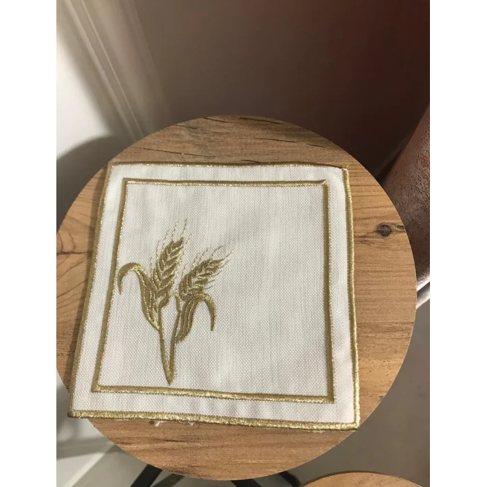 SERVILLETERO DE LINO CON BORDADO DE TRIGO BAÑADO EN ORO EN FORMA DE CUADRADO (CONJUNTO DE 6) PARA CÓCTELES, IDEAL PARA SERVIR JUNTO A LA CAFETERA.