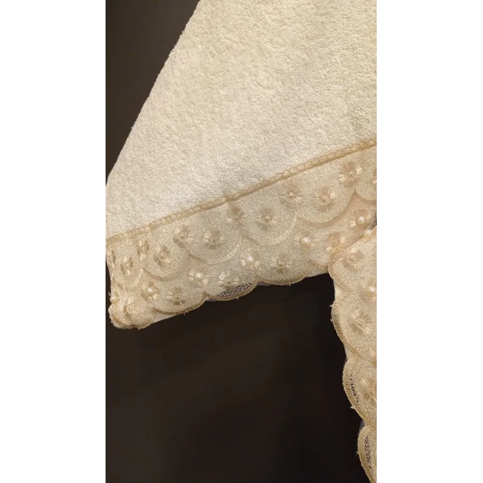 TOALLA BORDADA DE LEOPAR BATIK EN TONO DE CAFÉ