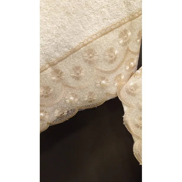 TOALLA BORDADA DE LEOPAR BATIK EN TONO DE CAFÉ