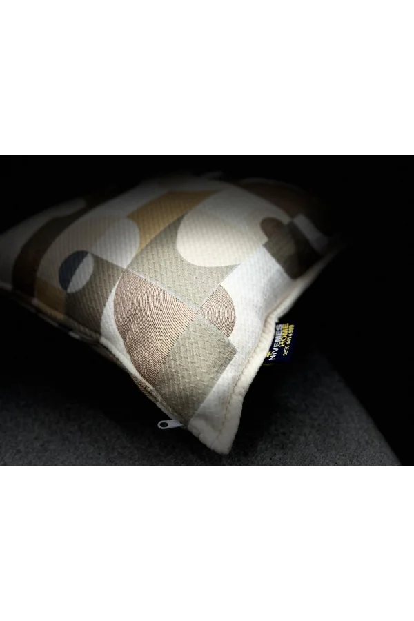 NIVEMESHOME GEOMETRİK  AÇIK KAHVE DESENLİ 45X45 KIRLENT KILIFI