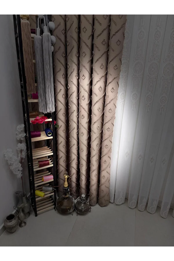 NIVEMESHOME SEDA 3-0006 CAFÉ CORTINA DE TELA PILARES 1/3