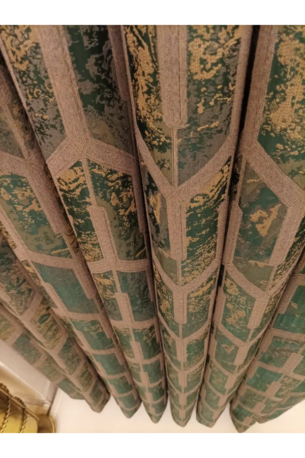 NİVEMESHOME DARON KAFFEE-GRÜN 1/3 ENG PIKESSE SCHWARZ VORHANG APM