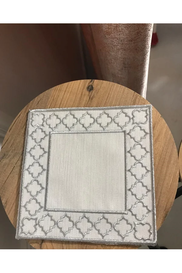 NİVEMESHOME FAS NAKIŞLI GÜMÜŞ KARE (6 ADET) KETEN KOKTEYL PEÇETESİ KAHVE YANI SUNUMLUK