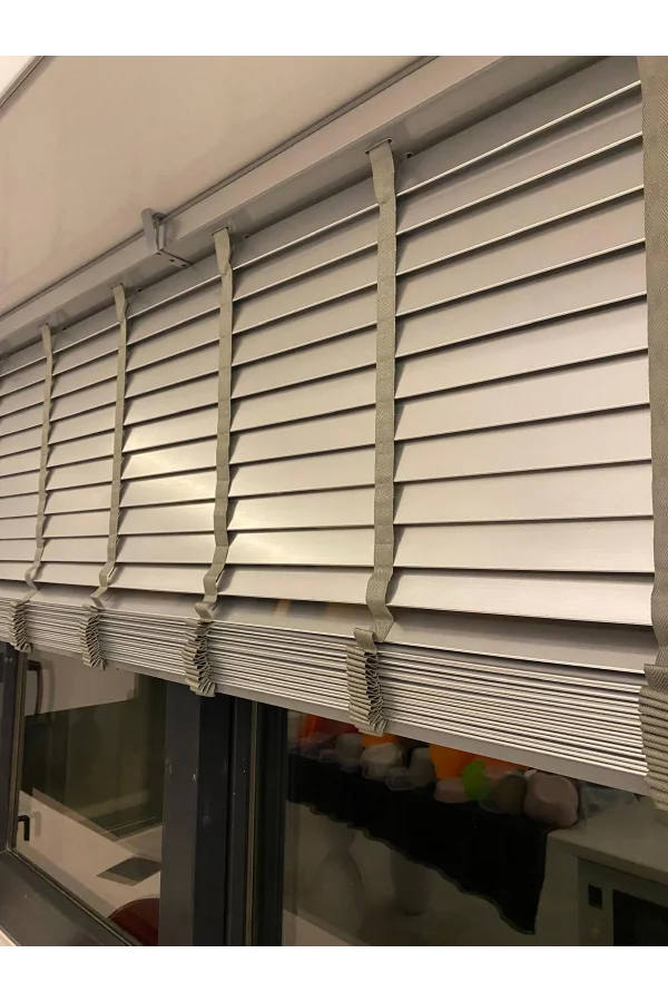 NİVEMESHOME GRAUE HOLZ JALOUSIE 50 MM REDUZIERT + PERLE MIT SCHNUR