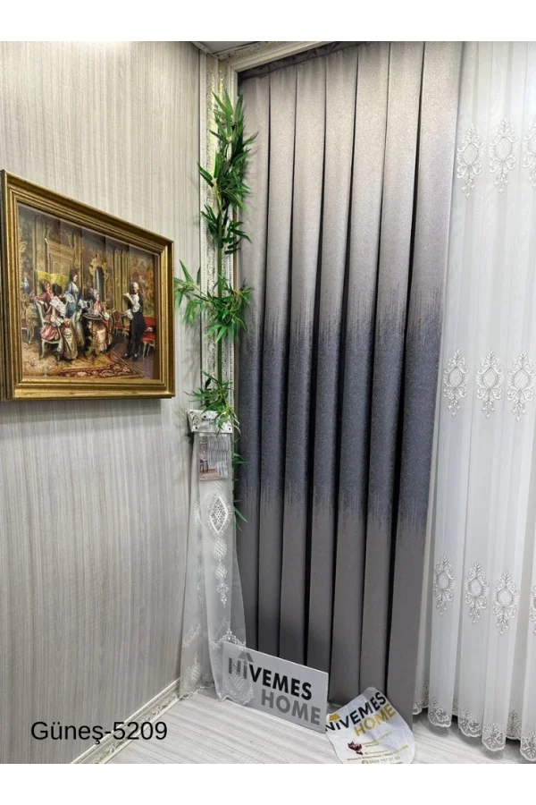 NİVEMESHOME GÜNEŞ FT632121 GÜMÜŞ V-5209 1/3 SIK PİLELİ FON PERDE APM