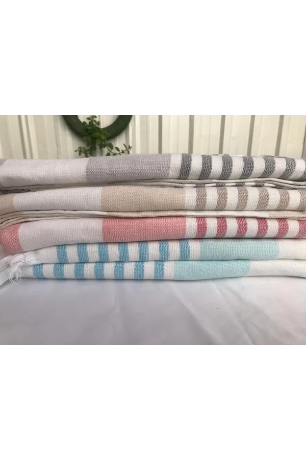 TOALLA DE PLAYA GRIS Y BLANCA CON FLECOS DE NIVEMESHOME