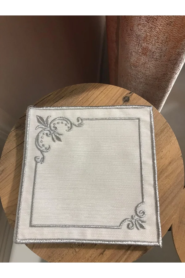 NİVEMESHOME MİHRİMAH NAKIŞLI GÜMÜŞ KARE (6 ADET) KETEN KOKTEYL PEÇETESİ KAHVE YANI SUNUMLUK