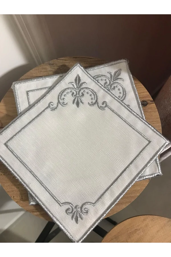 NİVEMESHOME MİHRİMAH NAKIŞLI GÜMÜŞ KARE (6 ADET) KETEN KOKTEYL PEÇETESİ KAHVE YANI SUNUMLUK