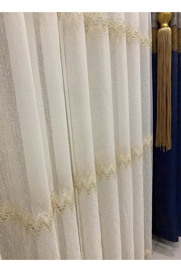NİVEMESHOME SESİLYA ZİGZAG İŞLEMELİ GOLD 1/3 SIK PİLE TÜL PERDE APM