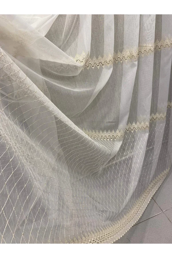 NİVEMESHOME SESİLYA ZİGZAG İŞLEMELİ GOLD 1/3 SIK PİLE TÜL PERDE APM