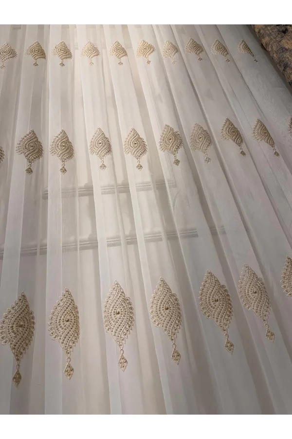 NİVEMESHOME SİNOP 523 V-104 ALTIN İŞLEMELİ 1/3 SIK PİLELİ TÜL PERDE APM