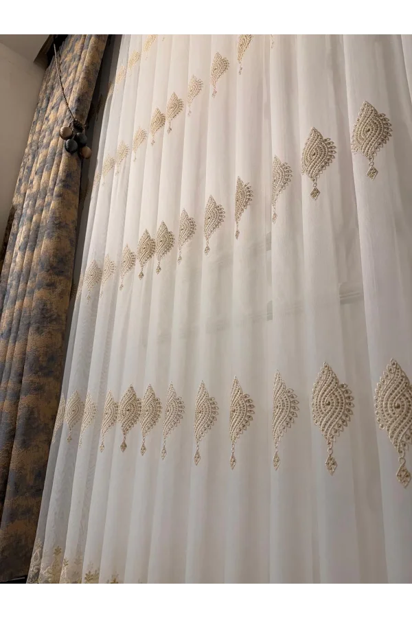 NİVEMESHOME SİNOP 523 V-104 ALTIN İŞLEMELİ 1/3 SIK PİLELİ TÜL PERDE APM