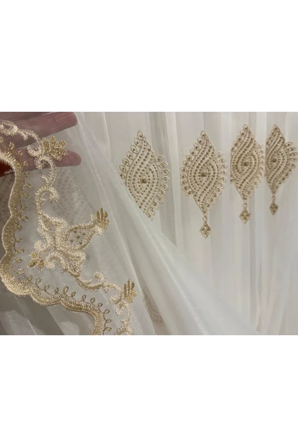 NİVEMESHOME SİNOP 523 V-104 ALTIN İŞLEMELİ 1/3 SIK PİLELİ TÜL PERDE APM