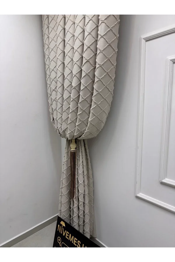 NİVEMESHOME TUNA 105 ROSEN KURUSU 1/3 DICKES GESCHMÜCKTES VORHANG APF