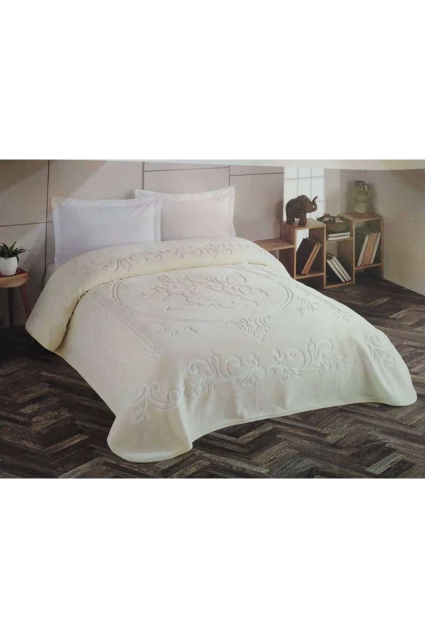 طاقية بلورية بيضاء مزدوجة