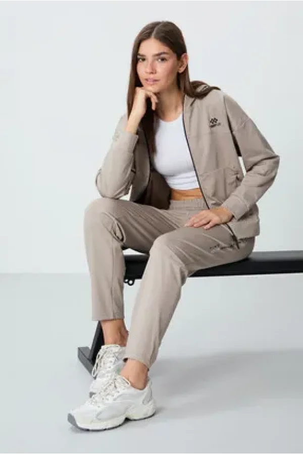 تومي لايف T10BY-95306_01 سترة نسائية / بنطال رياضي ضيق بلون بيج غامق
