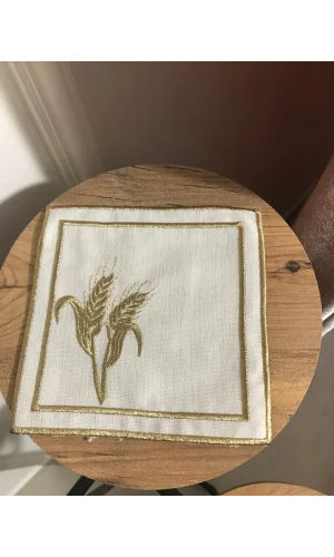 SERVILLETERO DE LINO CON BORDADO DE TRIGO BAÑADO EN ORO EN FORMA DE CUADRADO (CONJUNTO DE 6) PARA CÓCTELES, IDEAL PARA SERVIR JUNTO A LA CAFETERA.