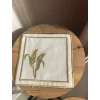SERVILLETERO DE LINO CON BORDADO DE TRIGO BAÑADO EN ORO EN FORMA DE CUADRADO (CONJUNTO DE 6) PARA CÓCTELES, IDEAL PARA SERVIR JUNTO A LA CAFETERA.