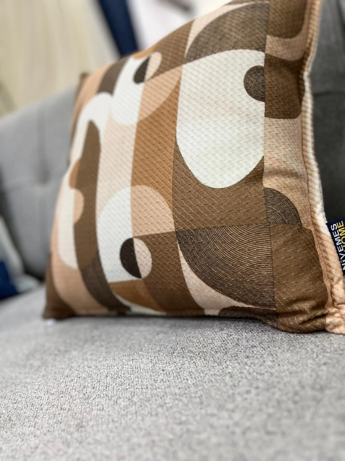FUNDA DE COJÍN RELLENO 45X45 GEOMÉTRICO BEIGE Y CAFÉ