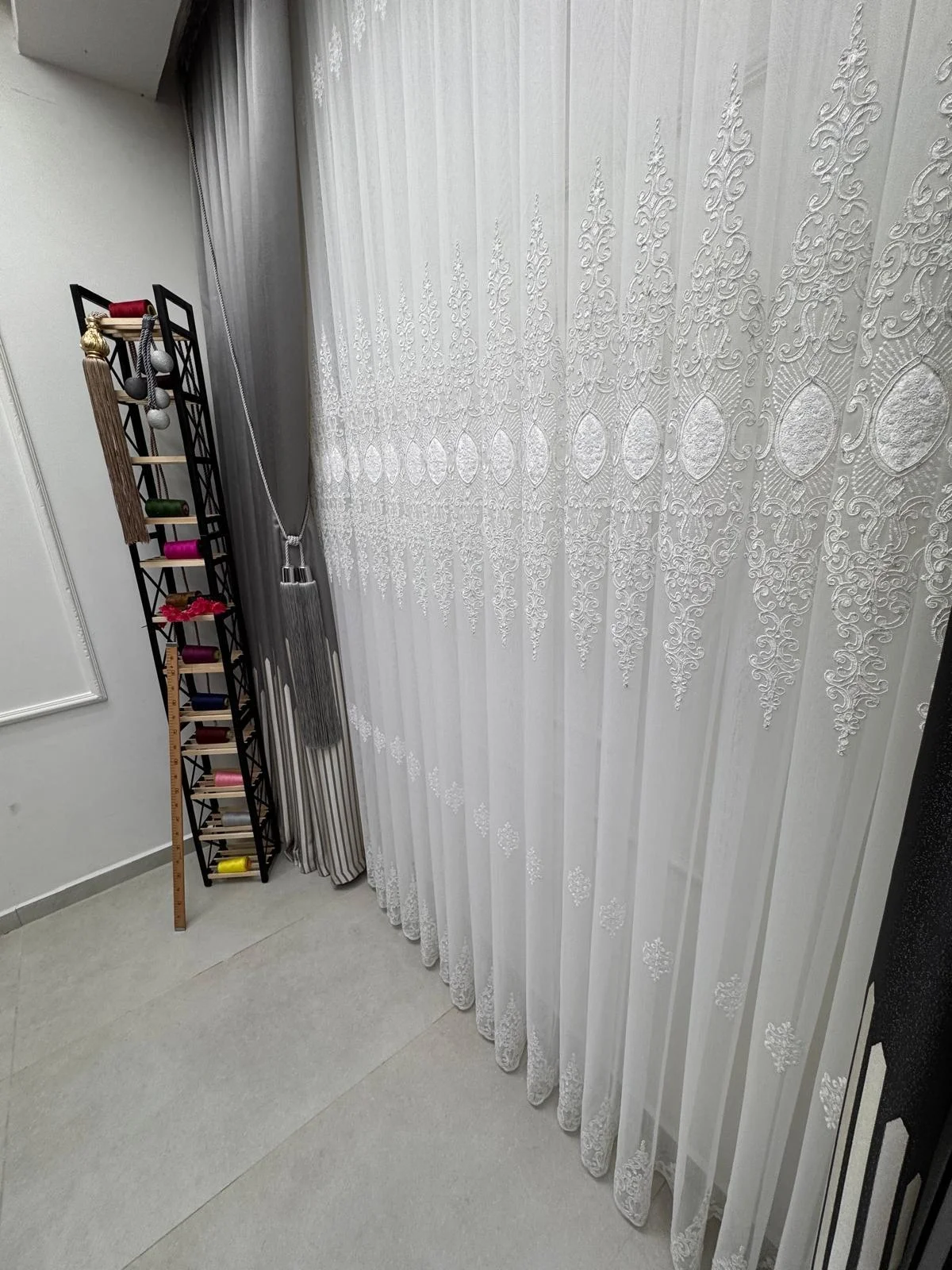 NİVEMESHOME BELYA APLİK4 GÜMÜŞ 1/2,5 PİLELİ BAMBU TÜL PERDE