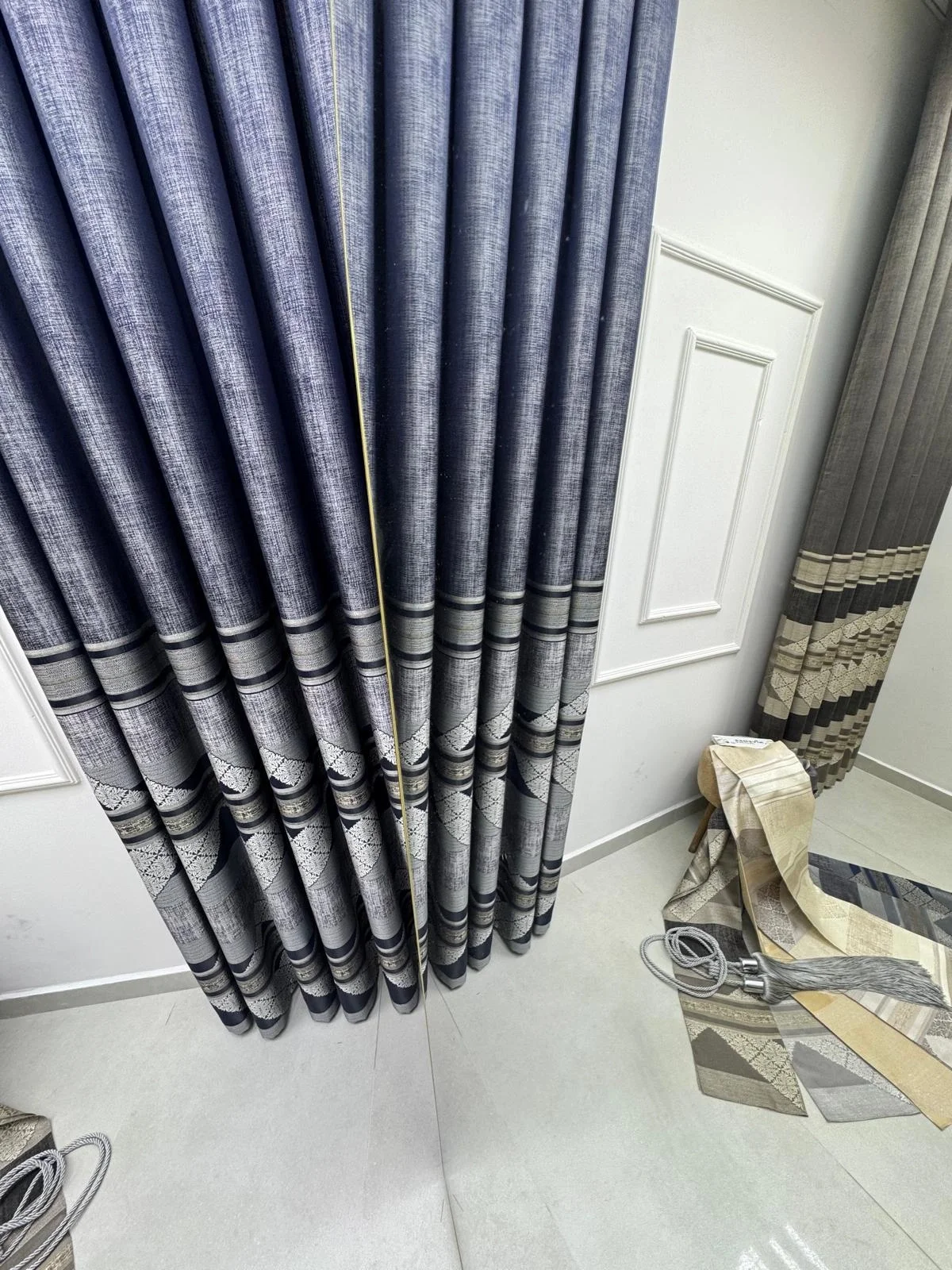 NİVEMESHOME CEYHAN V-502 LACİVERT 1/3 SIK PİLE FON PERDE APM